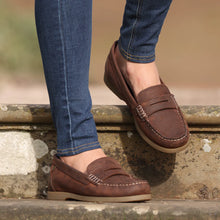 Load image into Gallery viewer, Shires Moretta Forli Deck Shoes
