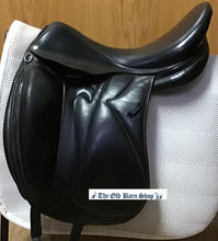 Load image into Gallery viewer, Devoucoux Biarritz 18&quot; Medium Dressage Saddle