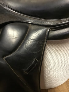 Devoucoux Biarritz 18" Medium Dressage Saddle