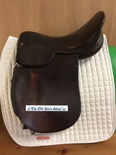 Load image into Gallery viewer, Lovatt &amp; Ricketts 16.5&quot; Wide Brown Show Saddle