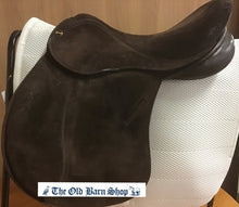 Load image into Gallery viewer, Derby House 17&quot; Medium/Wide Brown Working Hunter Saddle