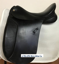 Load image into Gallery viewer, Cliff Barnsby 17.5&quot; Medium Black Dressage Saddle