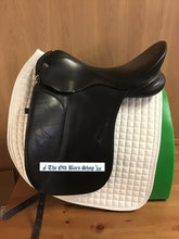 Load image into Gallery viewer, Lovatt &amp; Ricketts 17.5&quot; Medium Black Dressage Saddle
