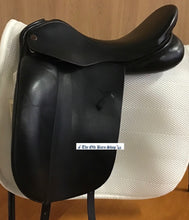 Load image into Gallery viewer, Olney 18&quot; Medium/Wide Dressage Saddle