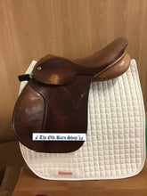 Load image into Gallery viewer, Cliff Barnsby 17&quot; Wide Brown GP Saddle