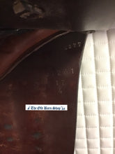 Load image into Gallery viewer, Cliff Barnsby 17&quot; Wide Brown GP Saddle