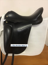 Load image into Gallery viewer, Cliff Barnsby 18&quot; Medium/Wide Black Dressage Saddle