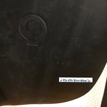 Load image into Gallery viewer, Olney 18&quot; Medium/Wide Dressage Saddle